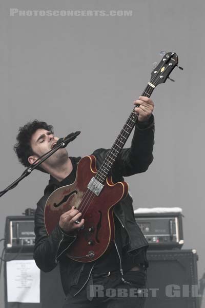 BLACK REBEL MOTORCYCLE CLUB - 2013-08-24 - SAINT CLOUD - Domaine National - Grande Scene - Robert Levon Been